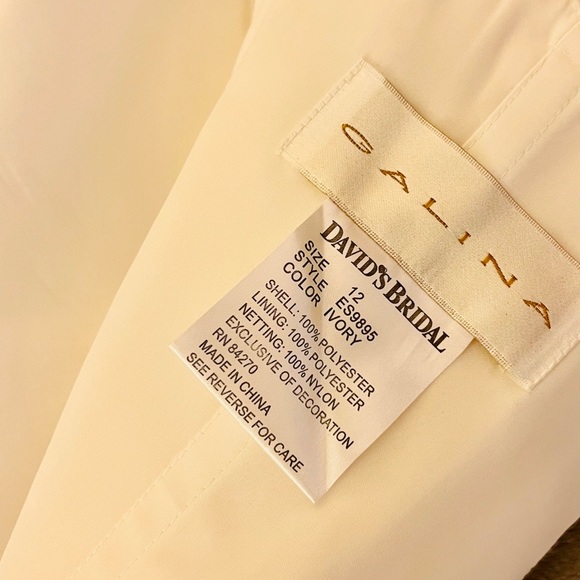 BRIDAL DRESS - Picture 5 of 10